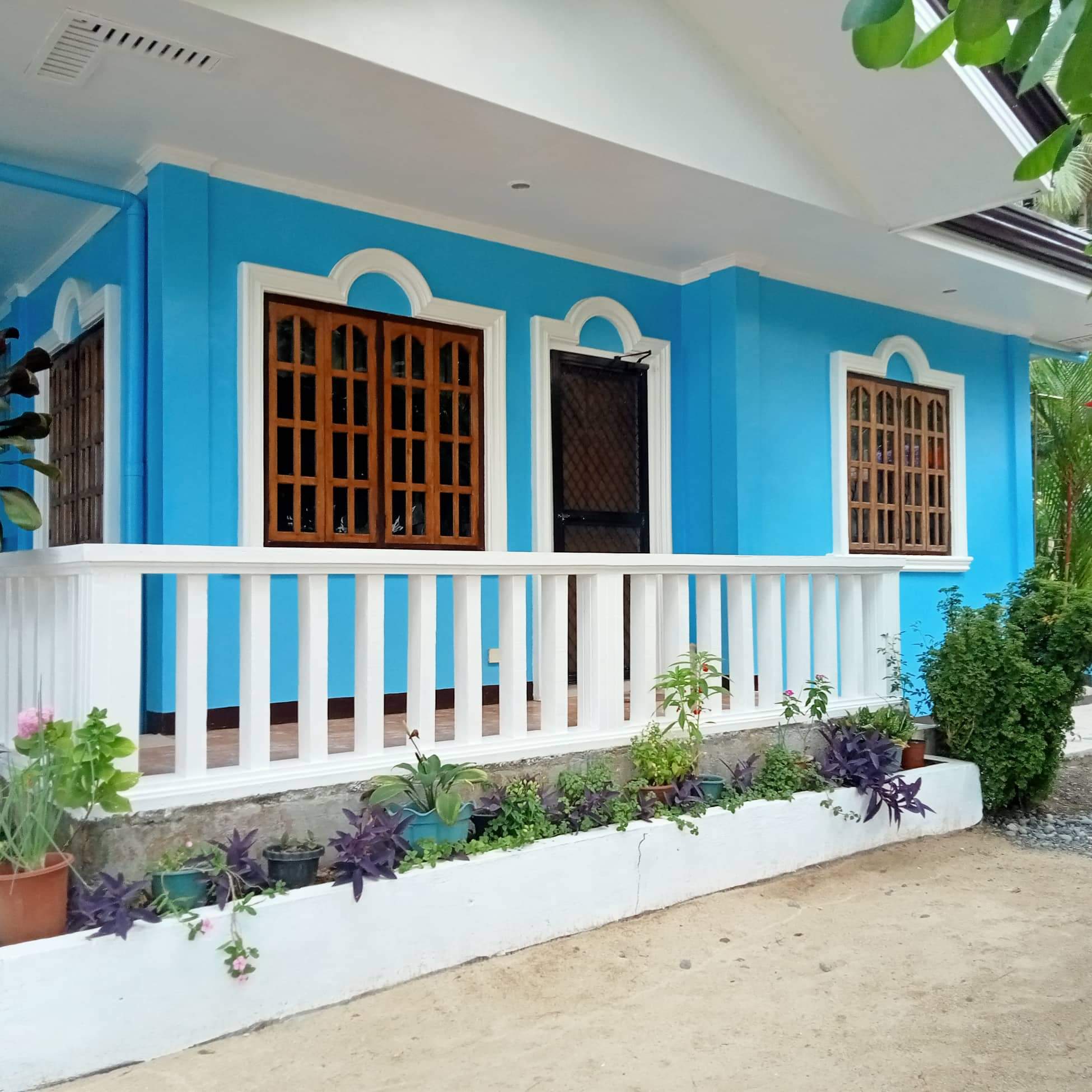 <b class="font-bara"><i class="bi bi-geo-fill h4"></i> FD'S RESORT</b> <br/>Located at Purok 4, Brgy. Lactudan, Cagwait, Surigao del Sur Call or text: 0950-695-8366